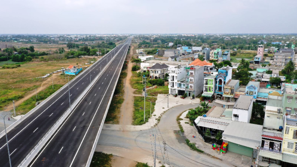Hệ thống giao thông liên vùng thuận lợi đến TP.HCM và Long An và các tỉnh phía Nam